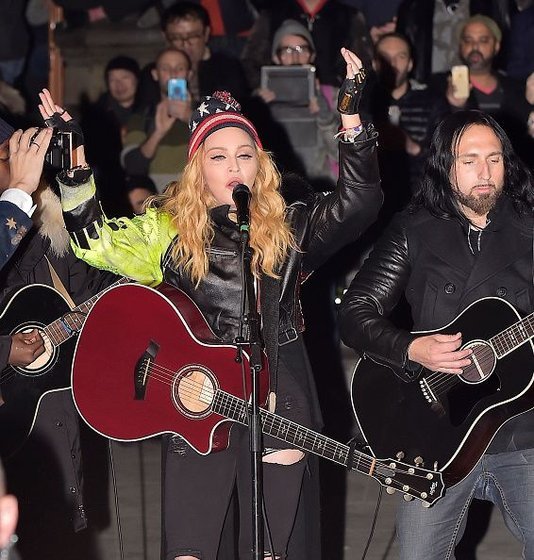 20161108-pictures-madonna-washington-square-park-06