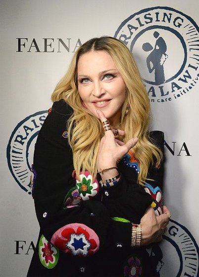 20161203-pictures-madonna-art-basel-tears-of-clown-01