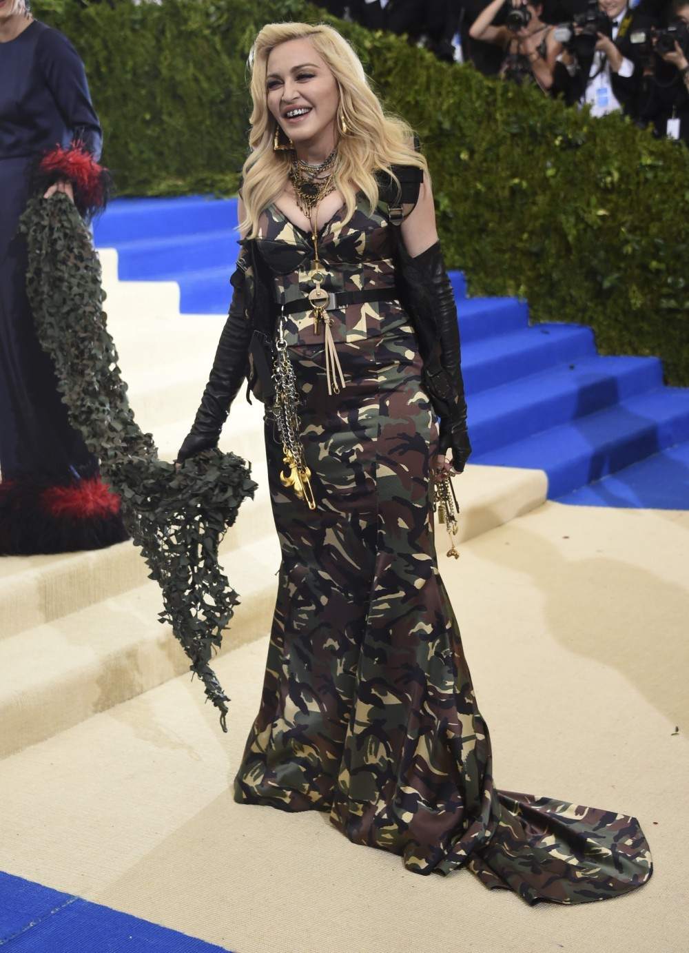 20170502-media-madonna-met-gala-003