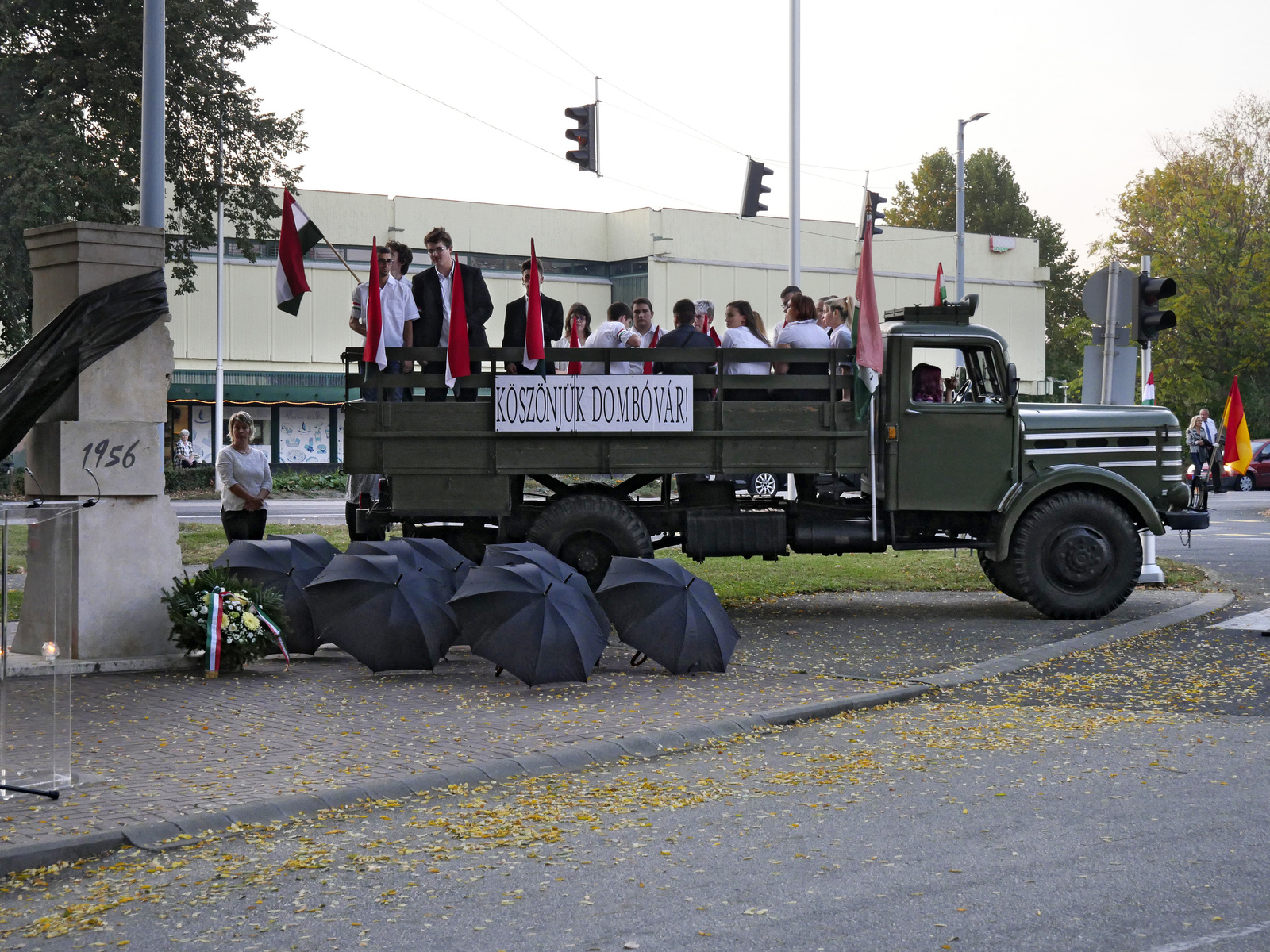 DOMBóVáR OKTóBER 23. 03