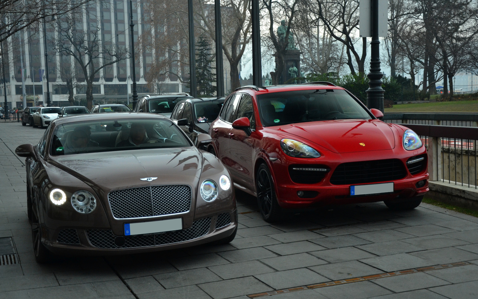 Bentley vs. Porsche