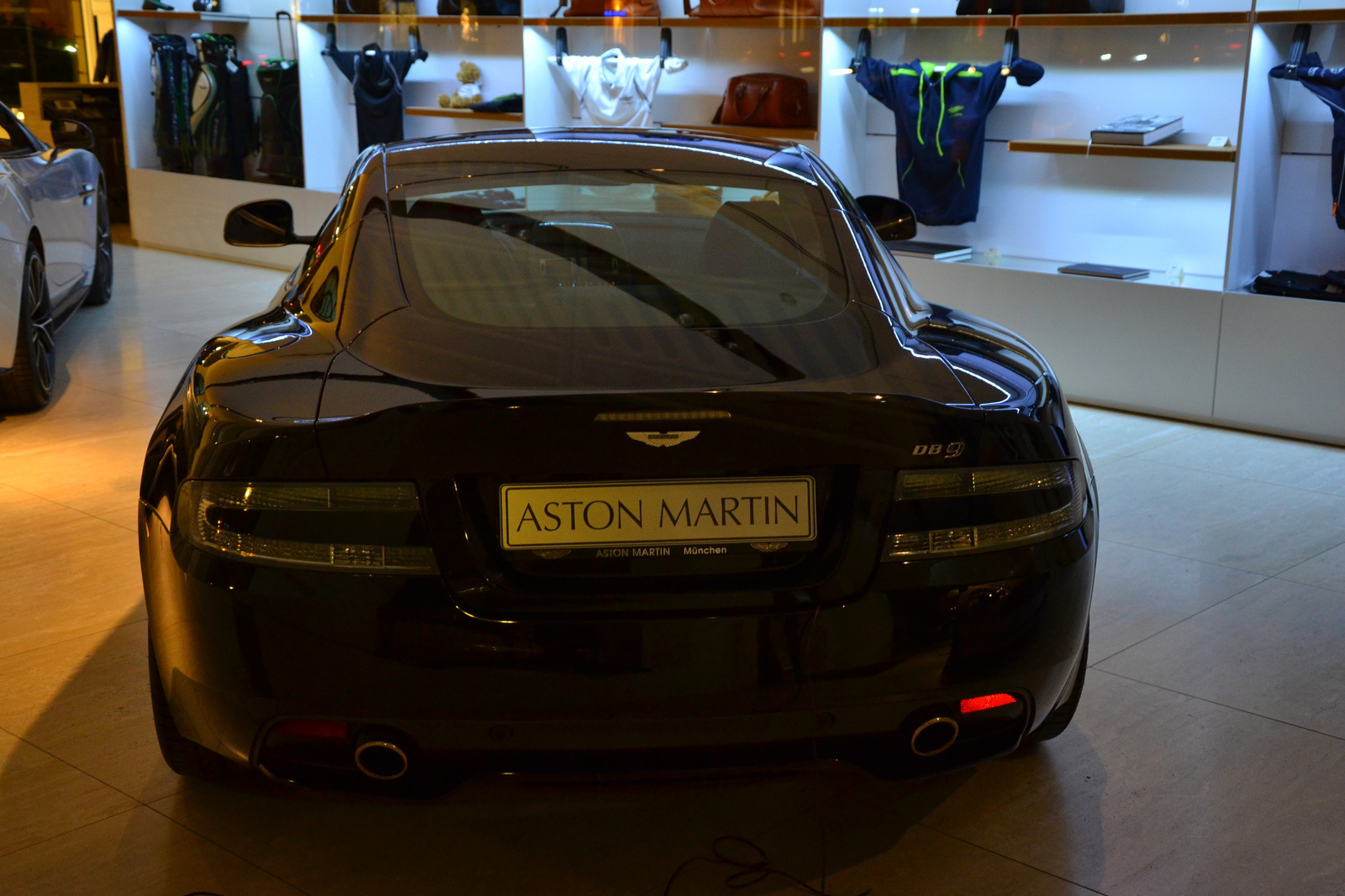 Aston Martin DB9 2013