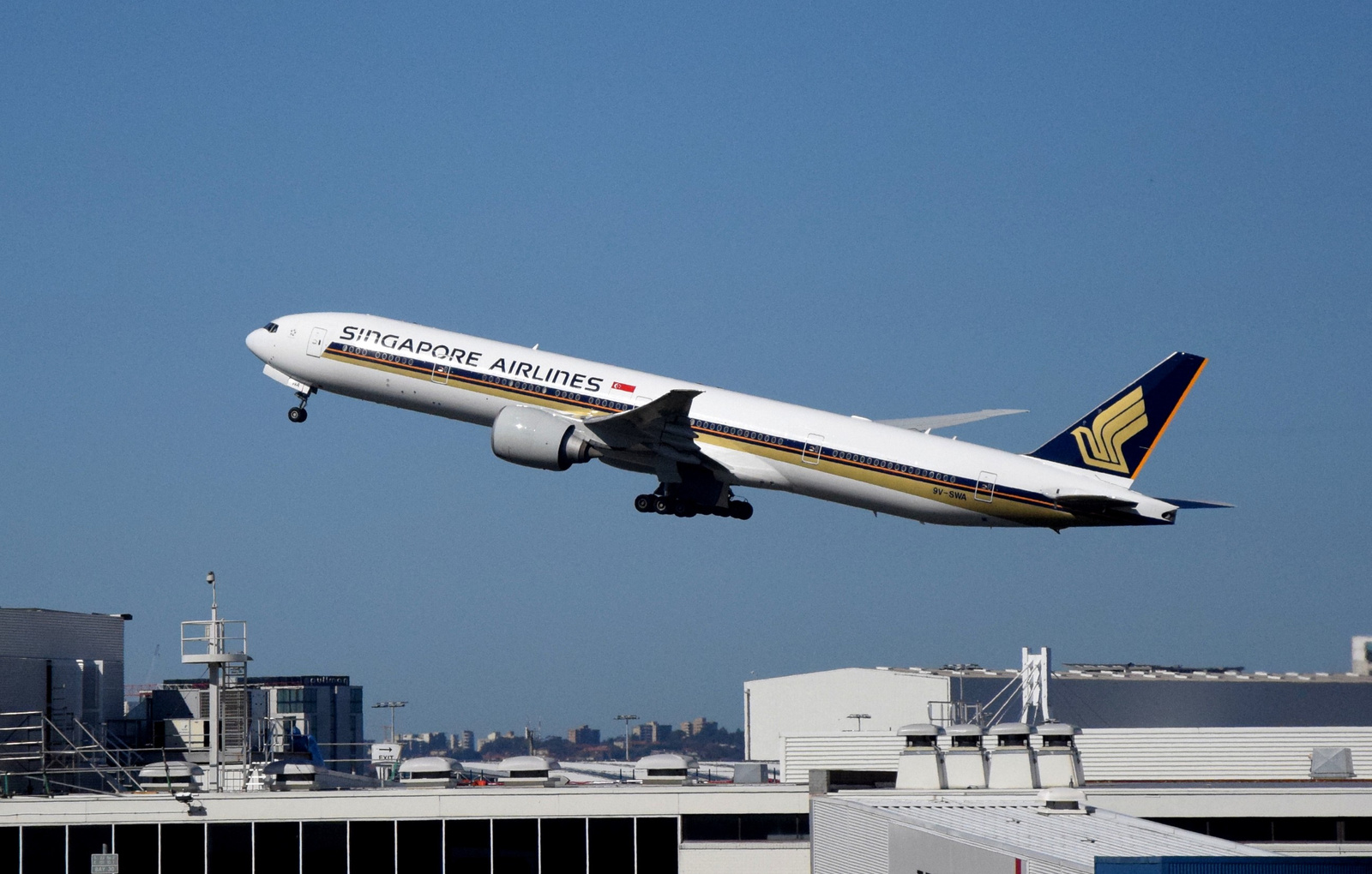Singapore Airlines - Boeing 777-312/ER