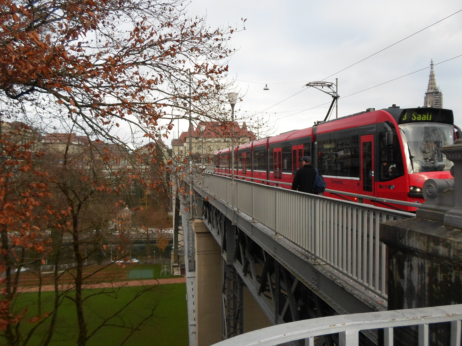 Bern - Villamos a Kirchenfeldbrückén