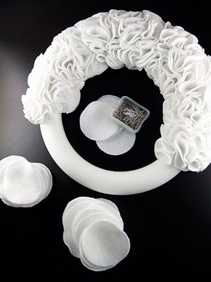 felt-ruffle-wreath-circles