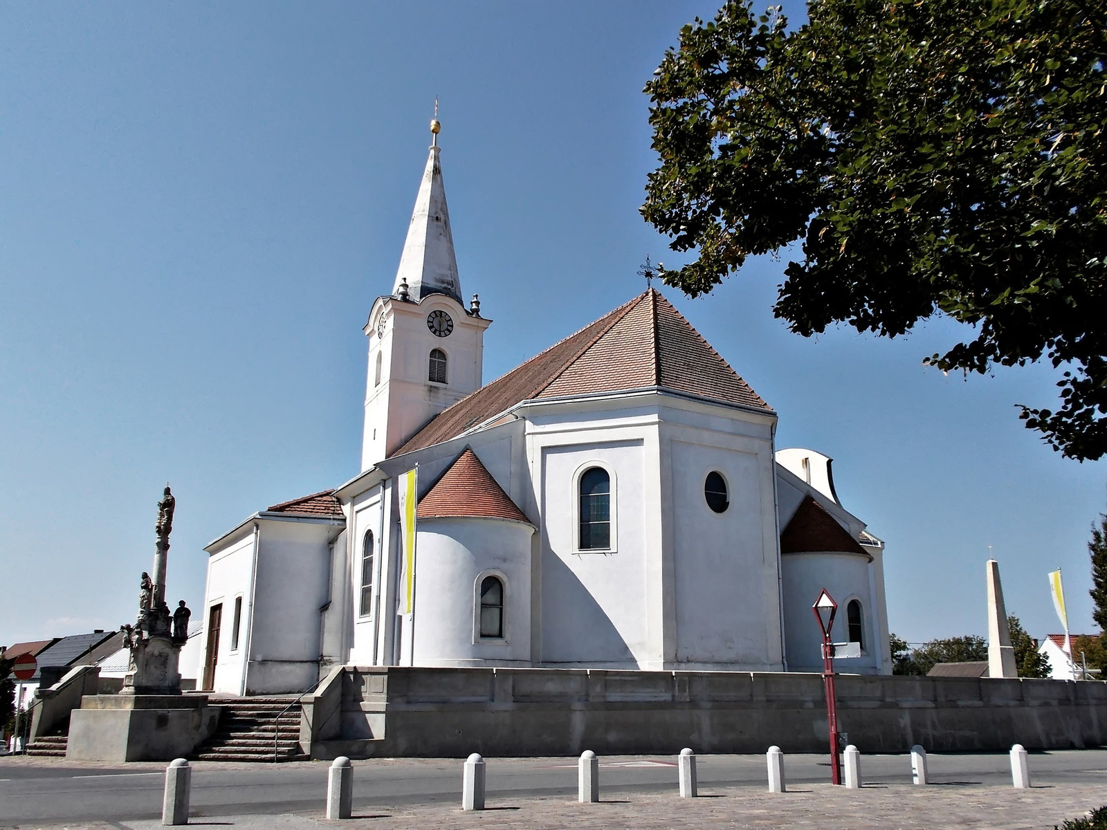 Pfarrkirche Deutschkreutz Sopronkeresztúri templom oldalról
