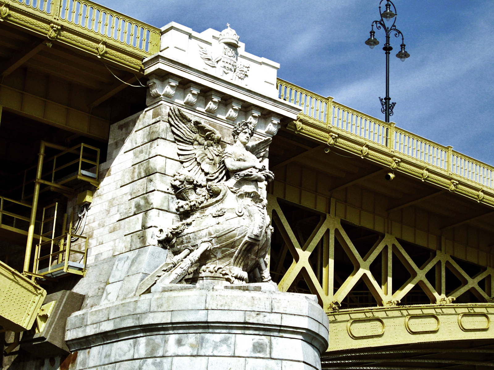 Margit híd egyik szobra Budapest