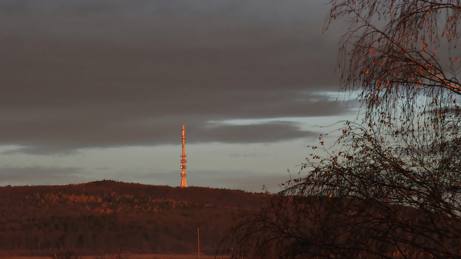 Tv torony a reggeli, téli fényben