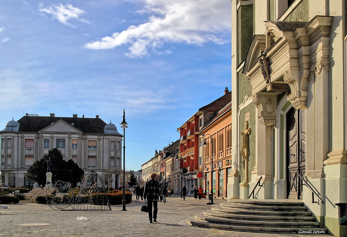 Baja, Tóth Kálmán tér átméretezve