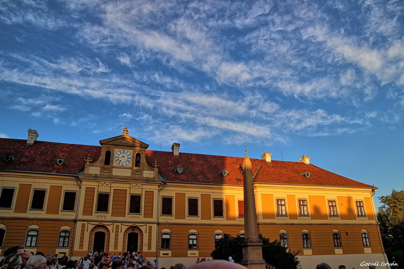Pécs, Püspöki Palota(1) átméretezve