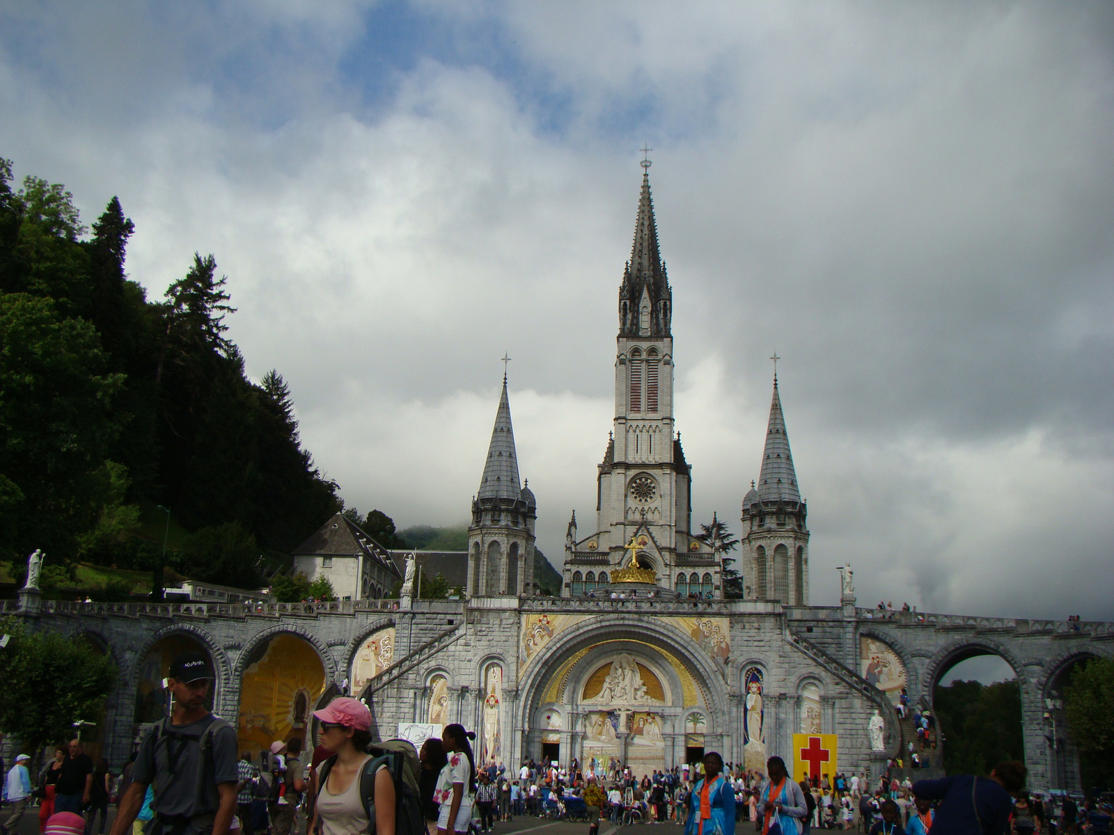 LOURDES Rosary basilica (front )