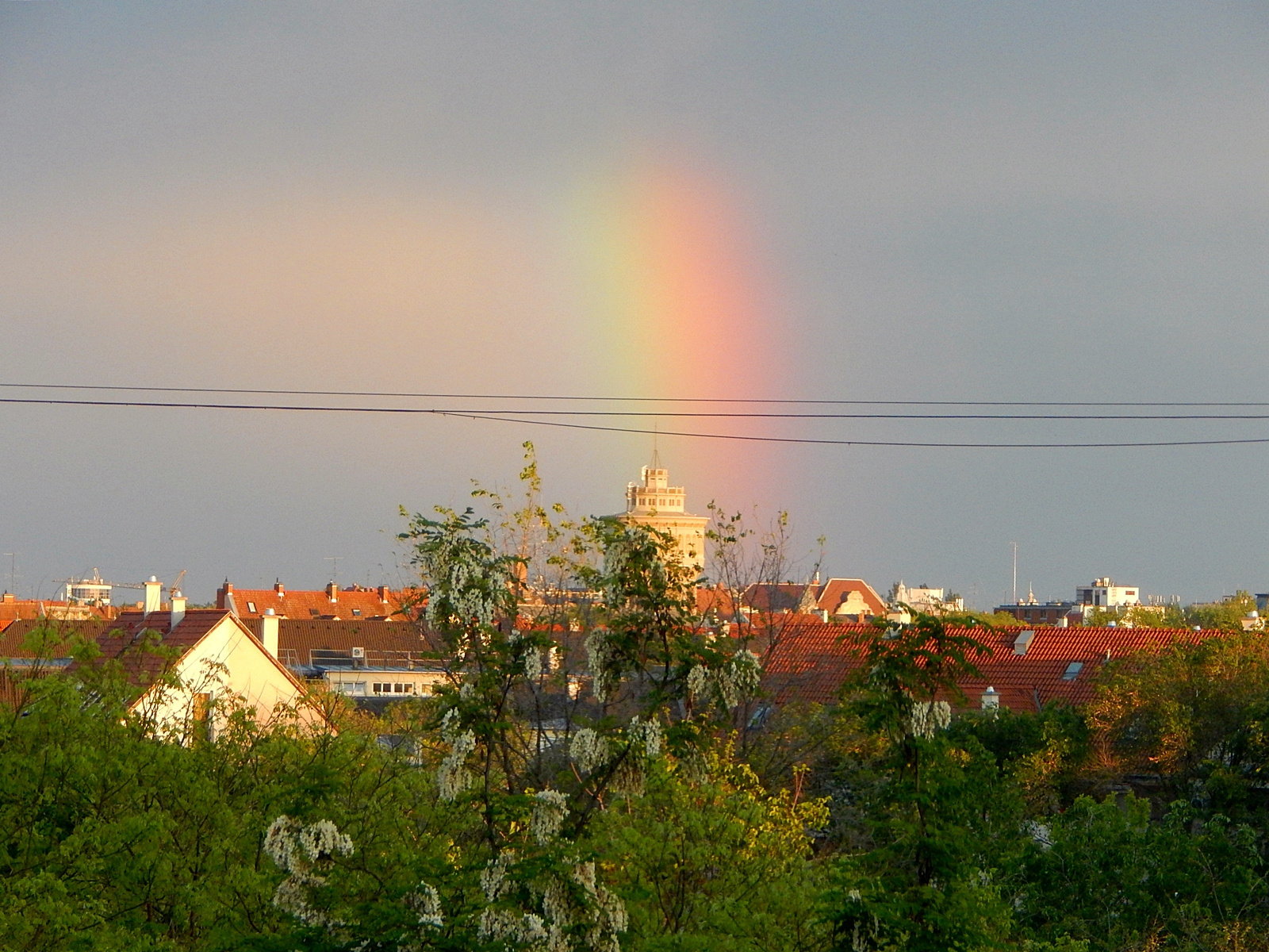 Szeged, Szivárvány az ablakból