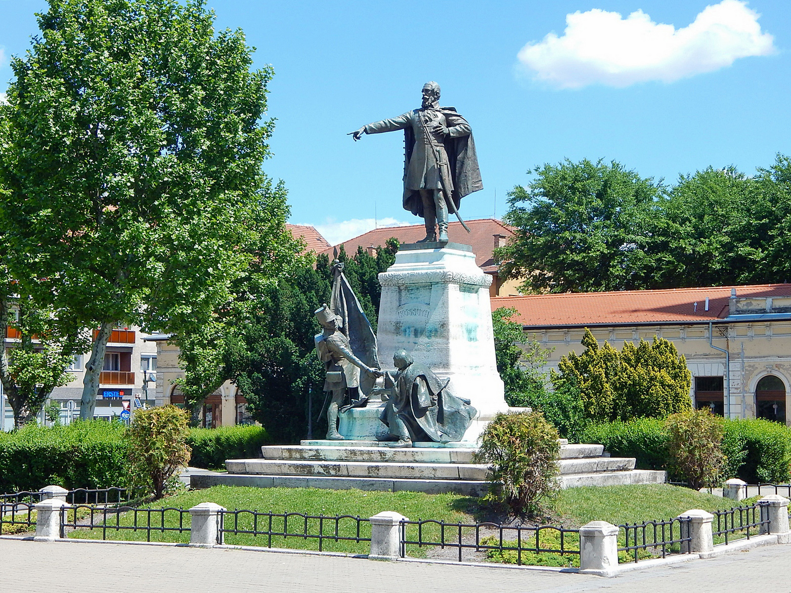 Cegléd, Kossuth-szobor