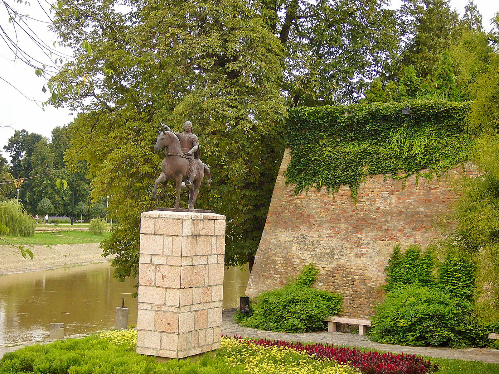 Győr, Szent István lovasszobra