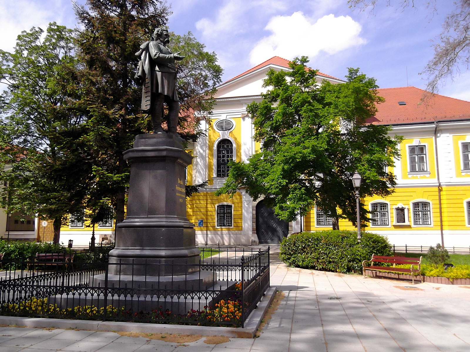 Zalaegerszeg, Deák Ferenc szobra
