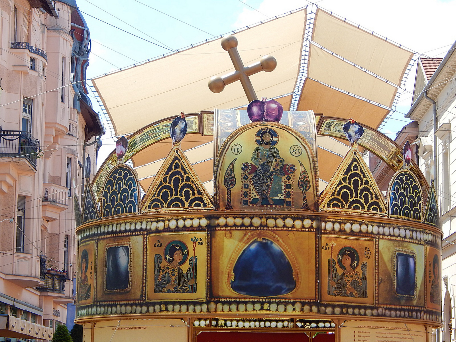 Szeged, Szent Korona installáció