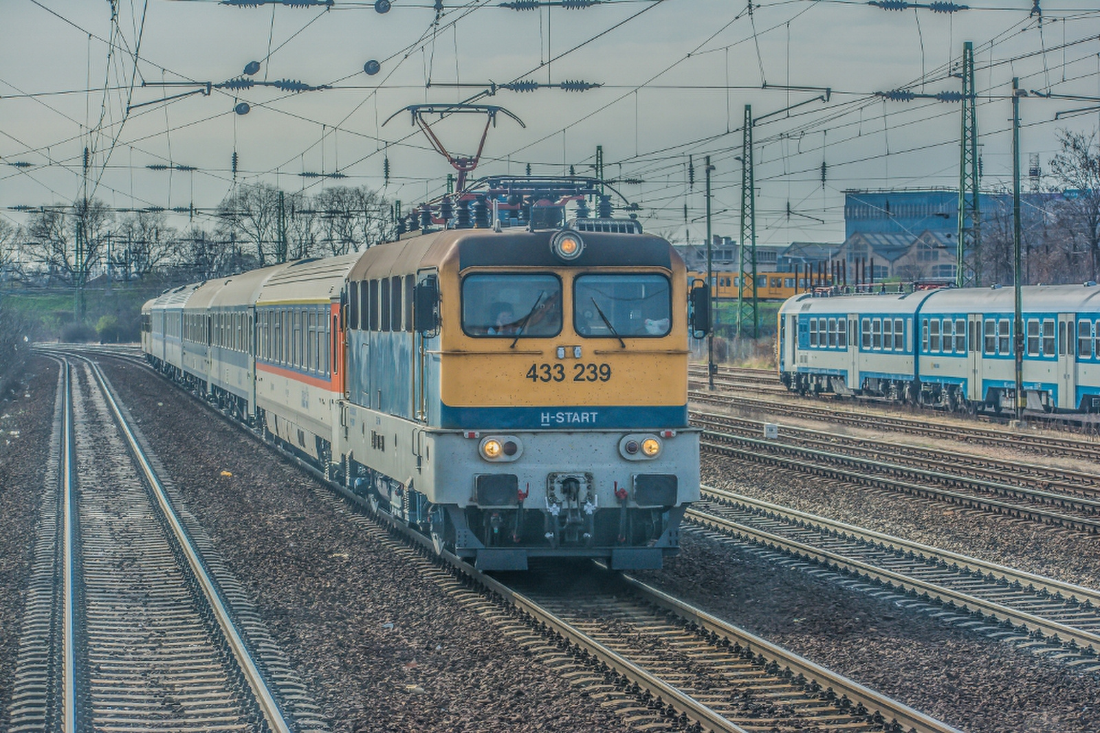 433 239 - 002 Bp. Keleti pu