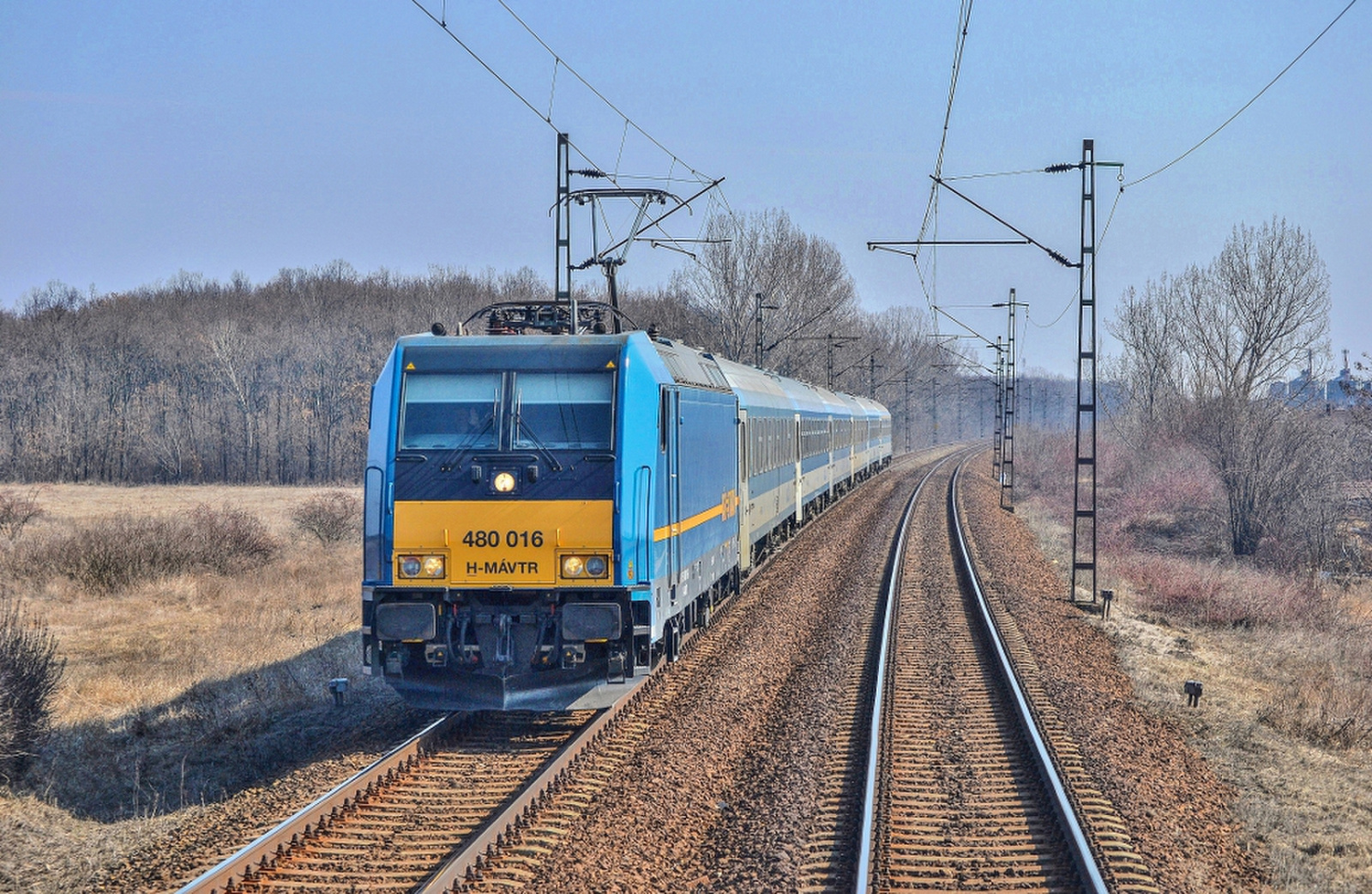 480 016 - 001 Kisújszállás