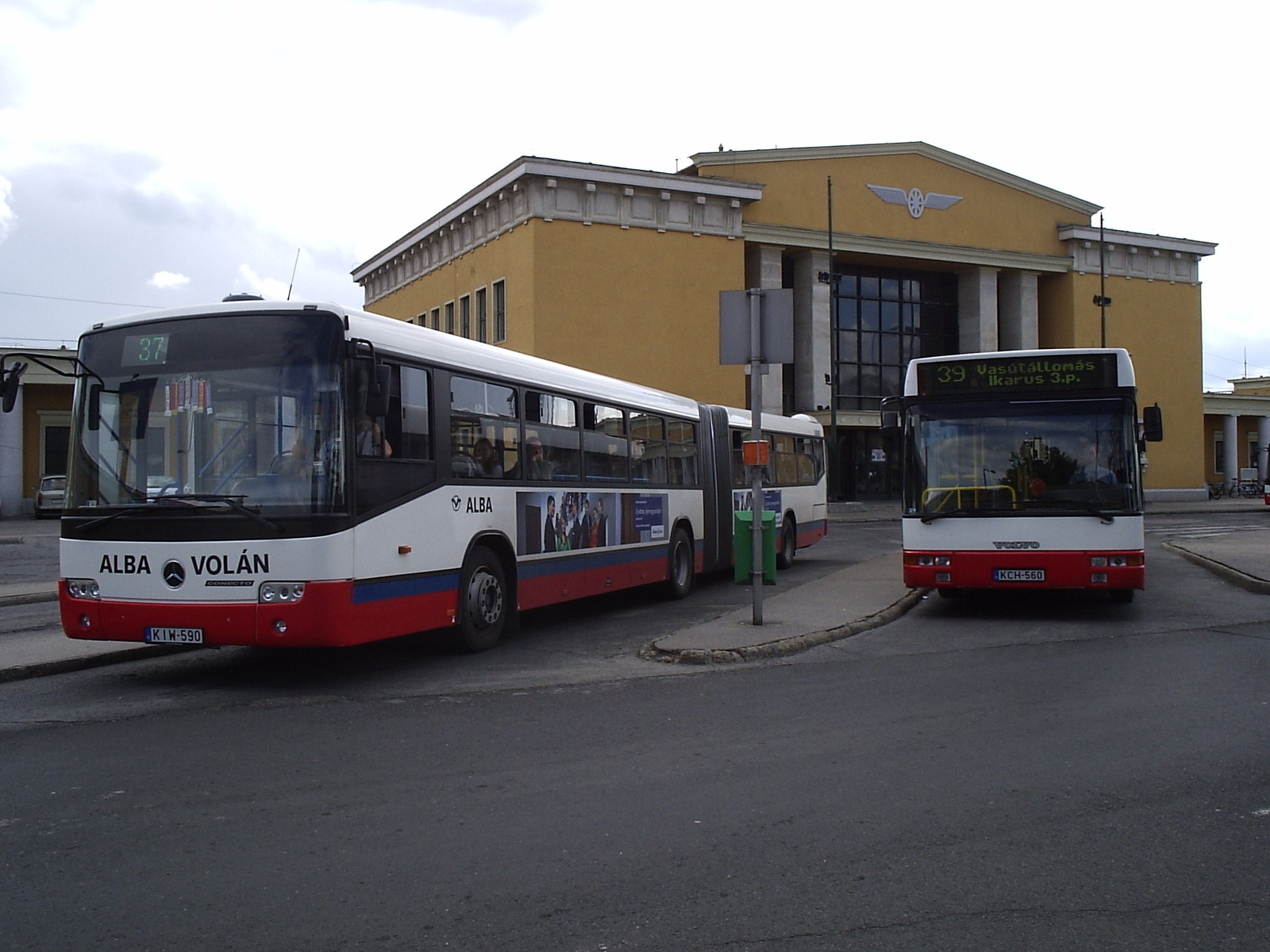 Vasútállomás decentrum—indulóállások