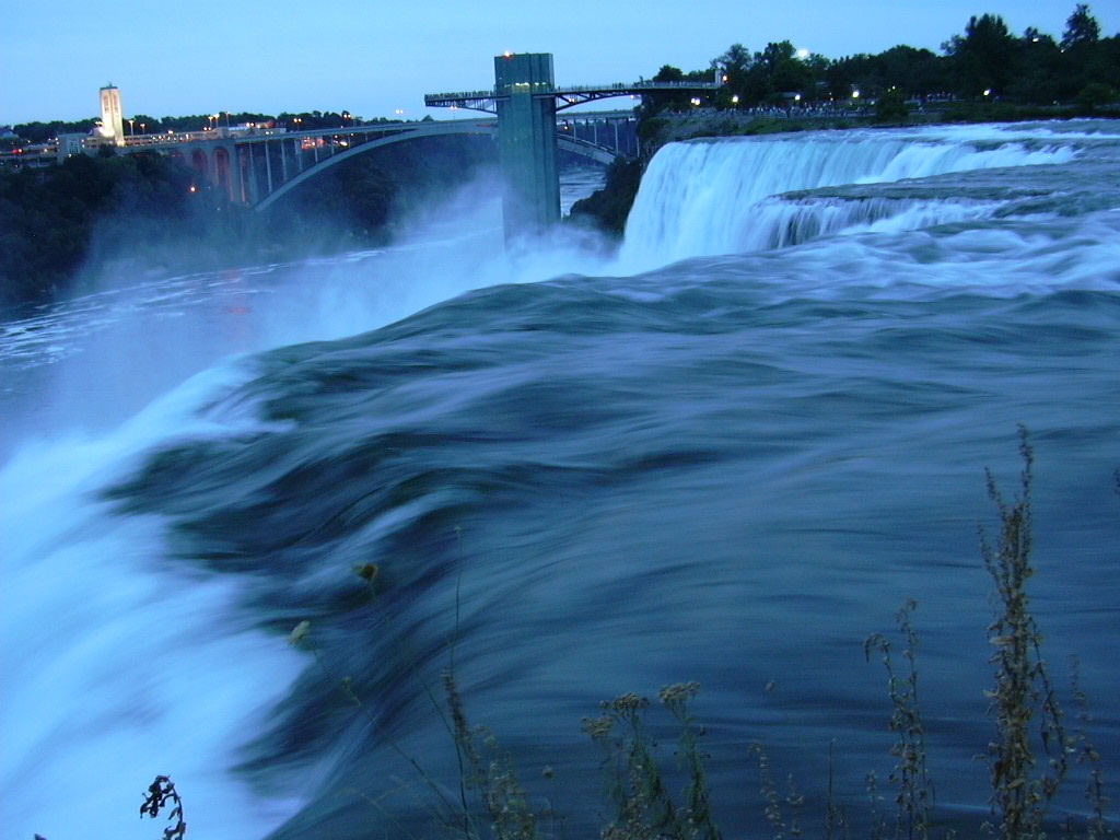 243 American Falls a Luna-Island-ról nézve