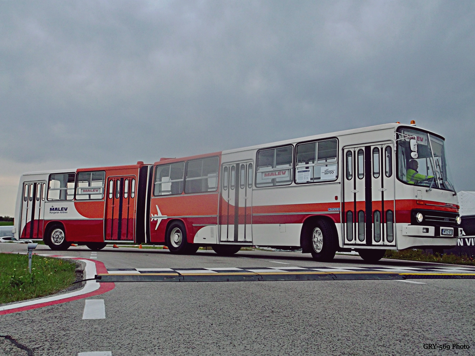 Nagyívben[MTZ-970,Ikarus 280.49]