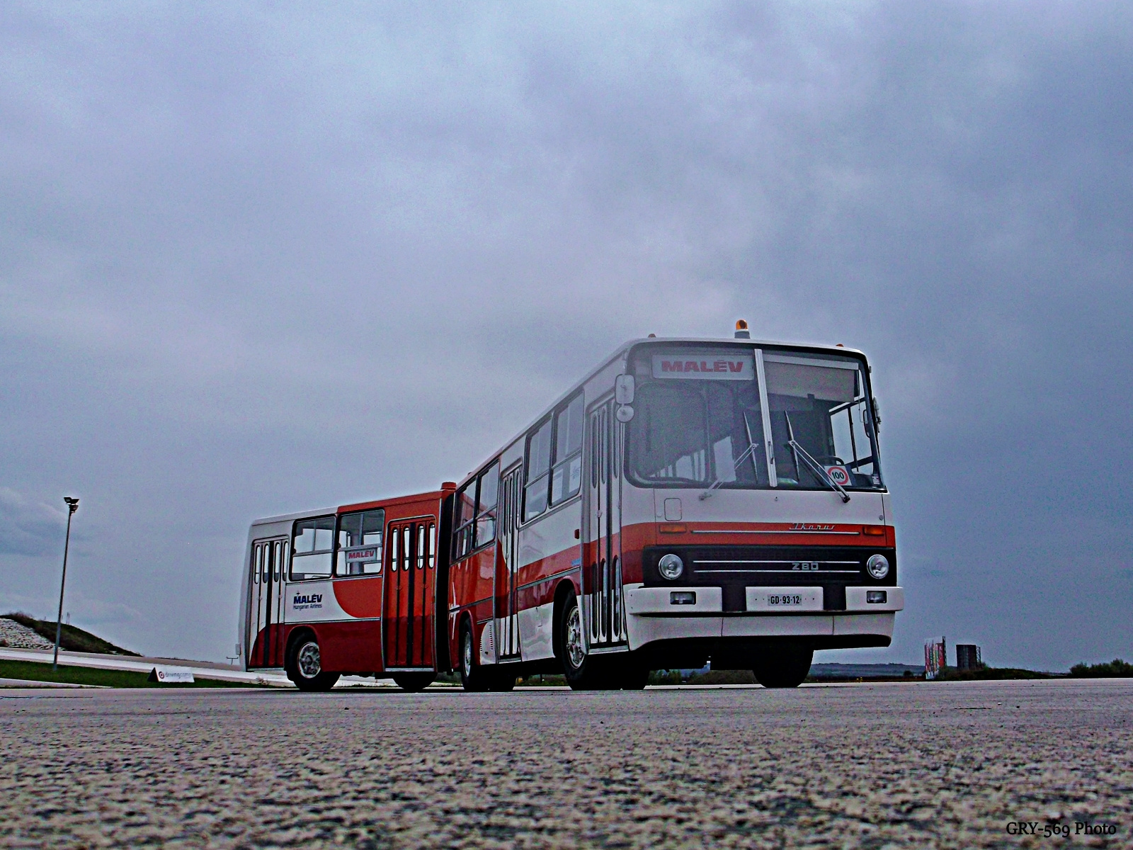 Pózol a nagyöreg[MTZ-970,Ikarus 280.49]