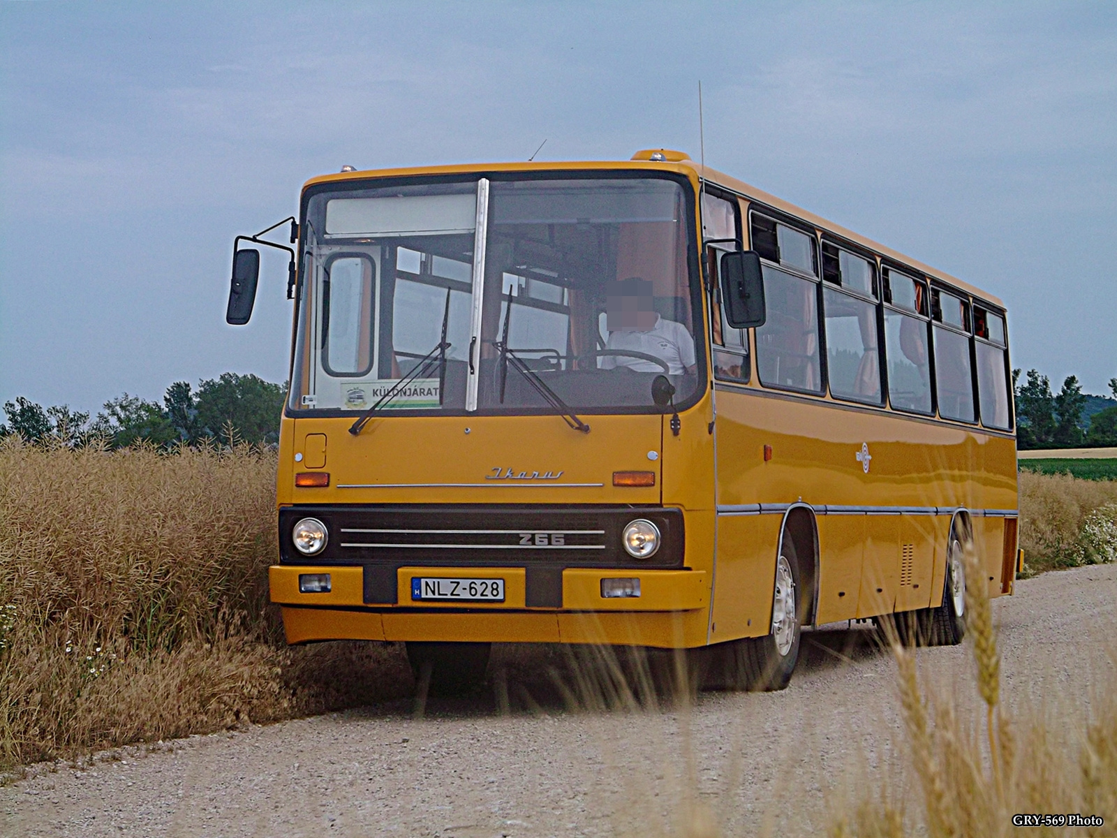 Beleillik a környezetbe - NLZ-628 | Ikarus 266.25