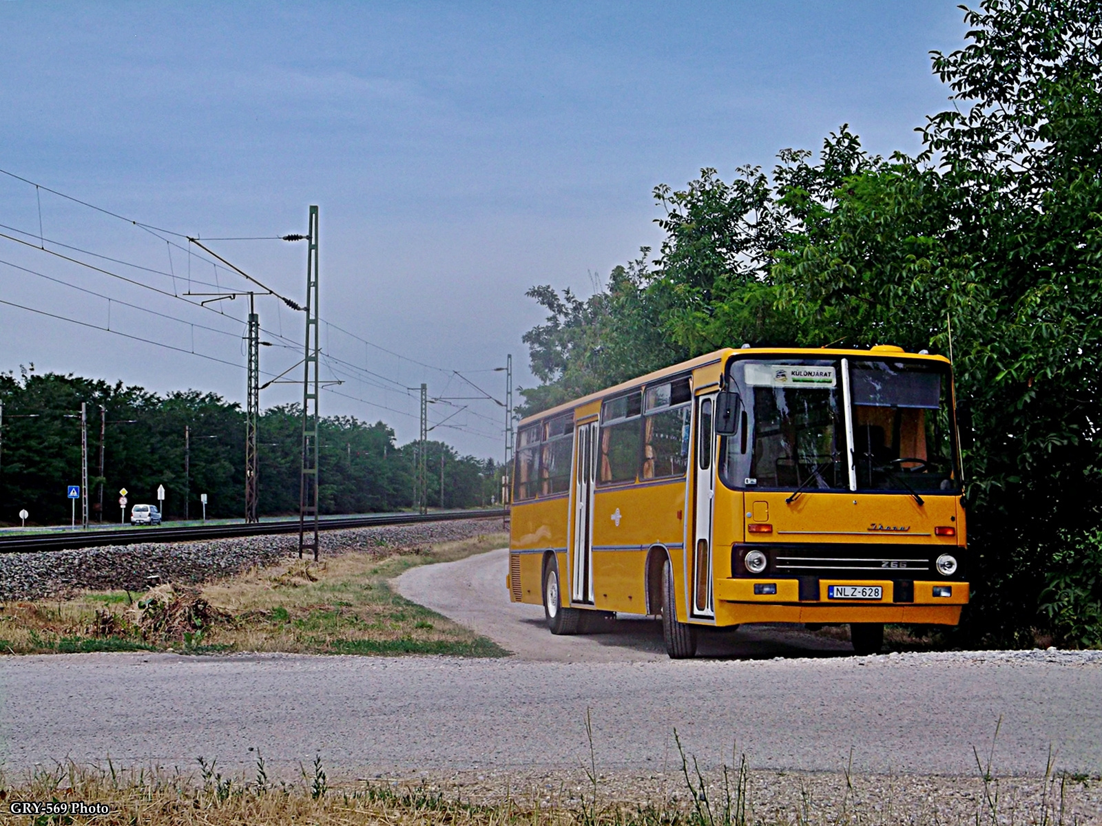 Vonatra várva - NLZ-628 | Ikarus 266.25