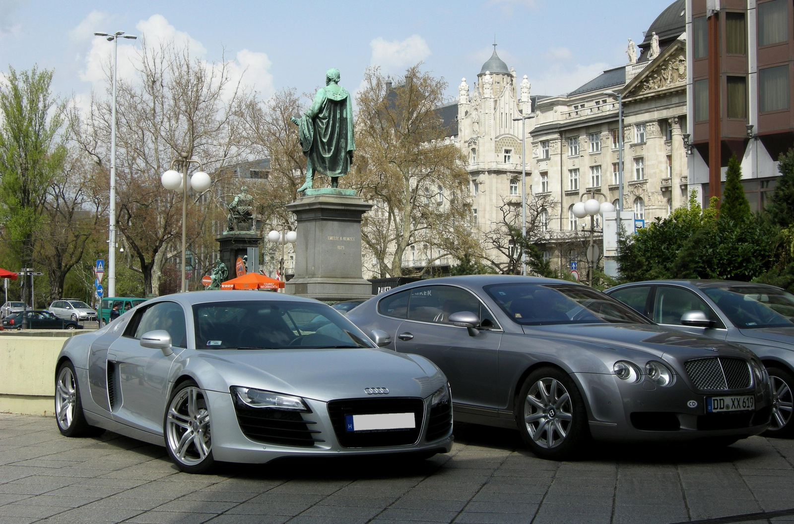 Audi R8 &amp; Bentley Continental GT