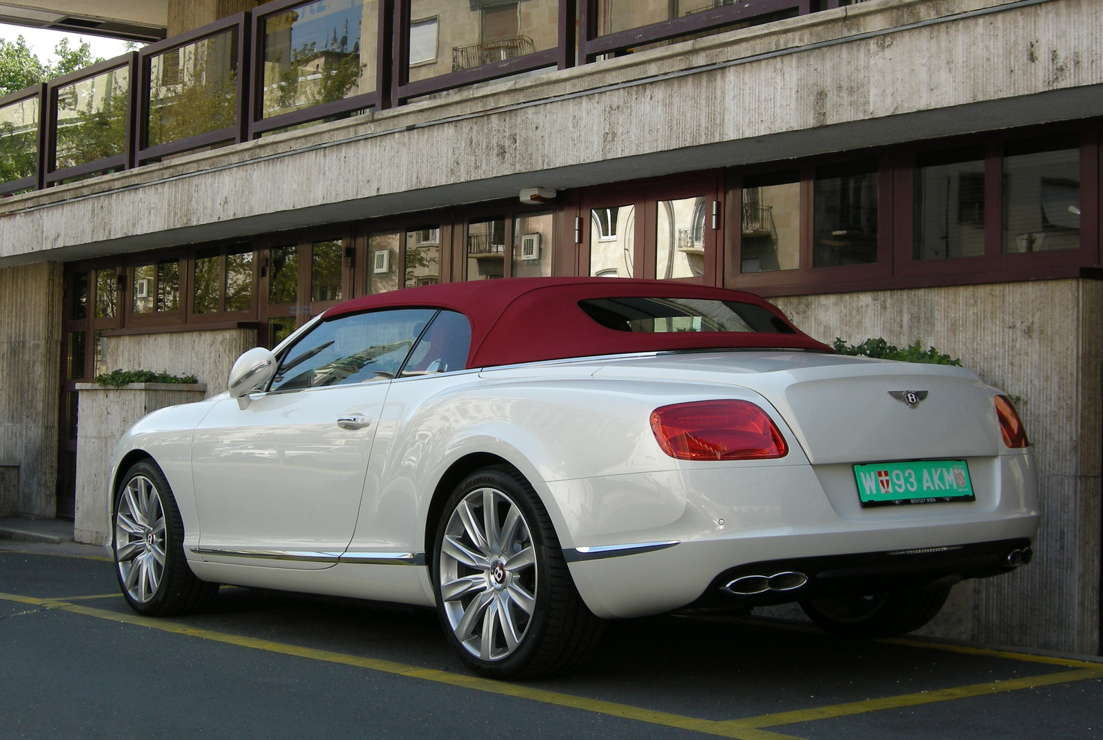 Bentley Continental GTC V8