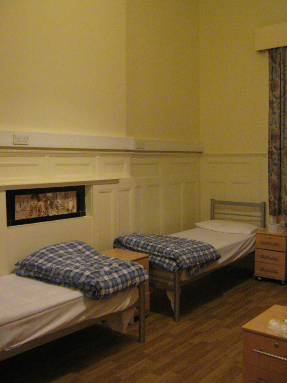 20101002 three beds room (3)