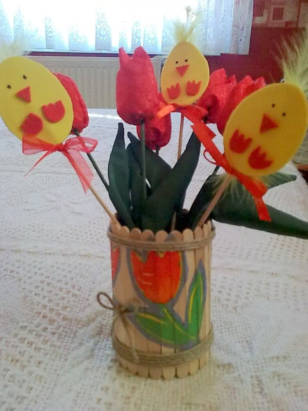 spatula-váza, tulipán, dekorgumi csibe