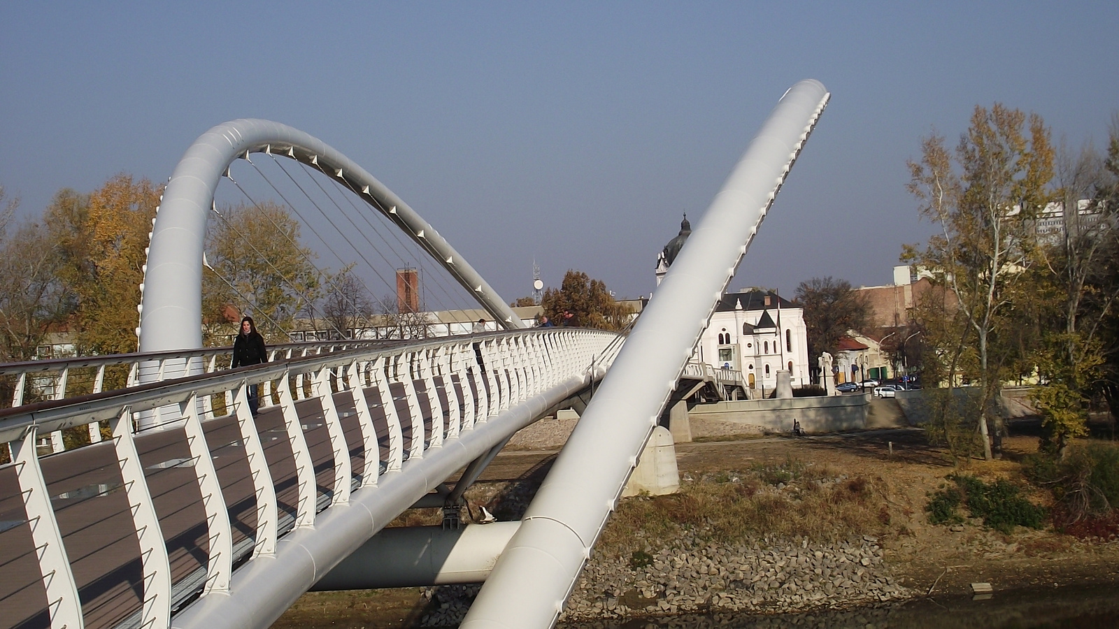 Szolnok - Tiszavirág gyaloghíd 2011 003