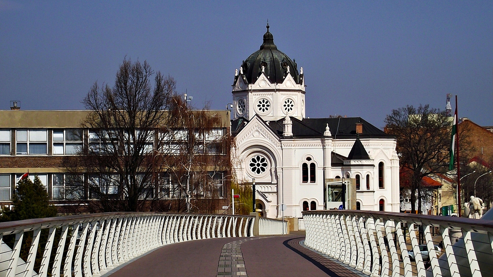 Szolnok - Tiszavirág gyaloghíd + Galéria 2012