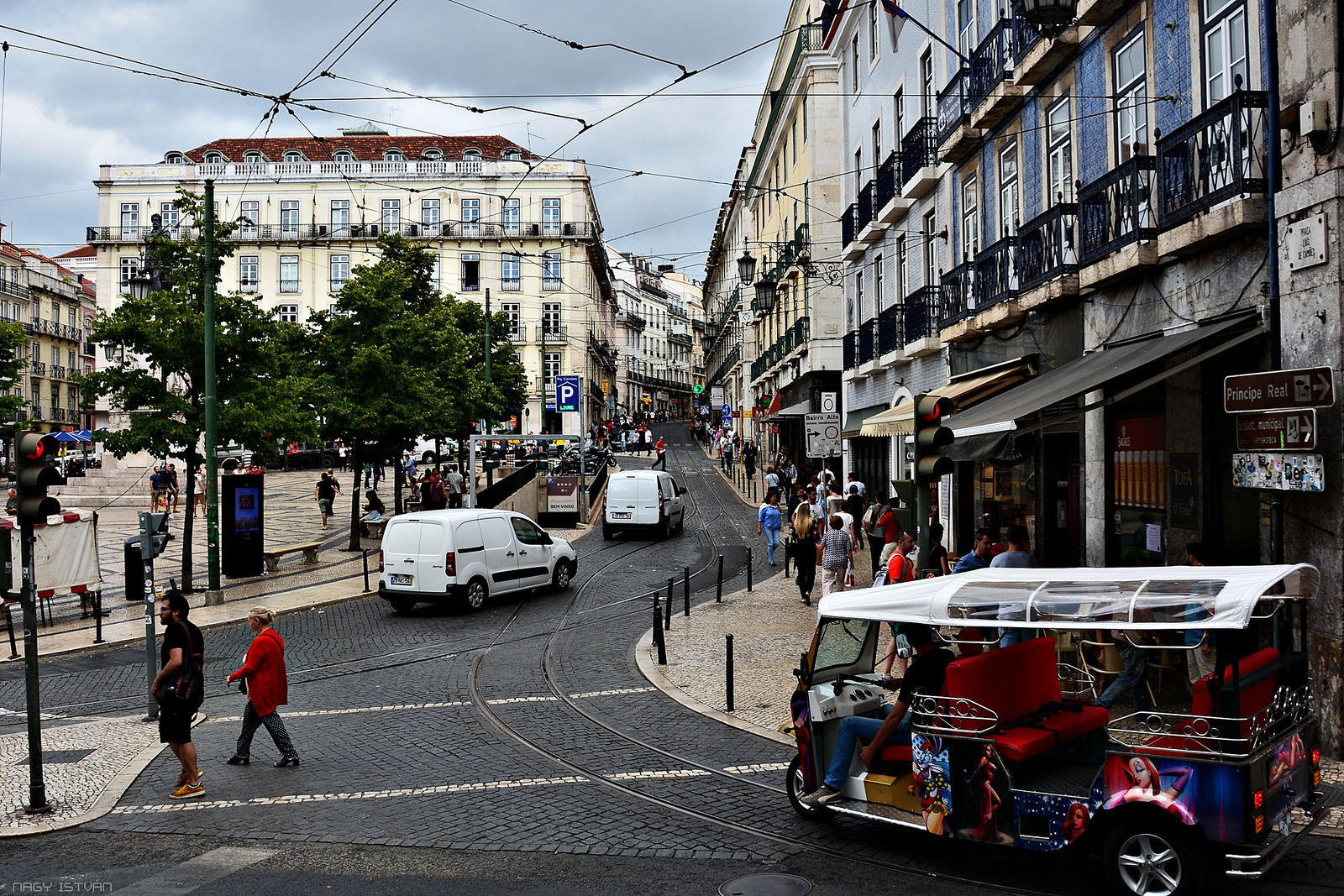 Lisszabon - Praça Luís de Camões 2056