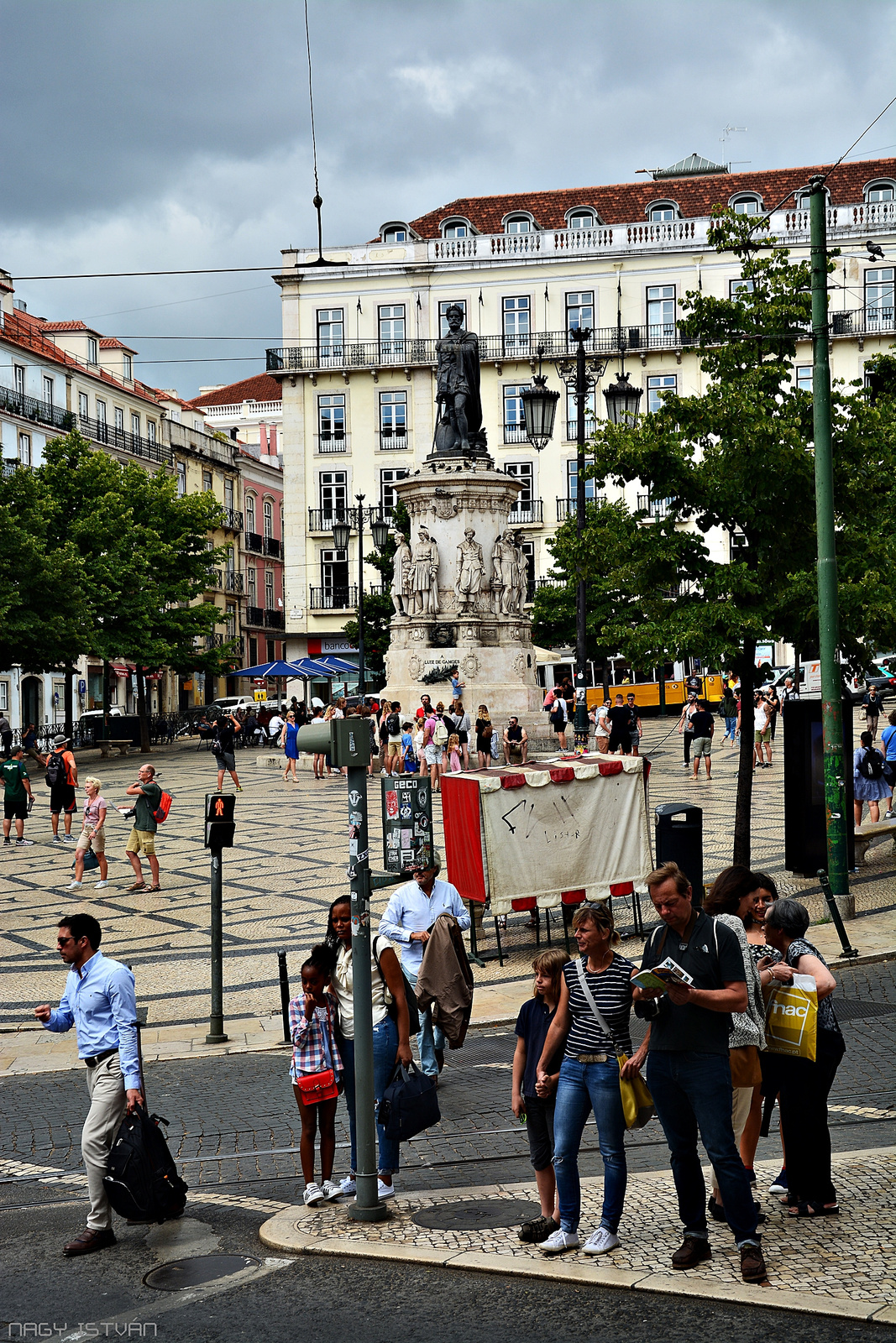 Lisszabon - Praça Luís de Camões 2079