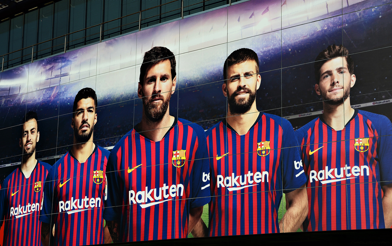 Messi and his companions at the Camp Nou entrance
