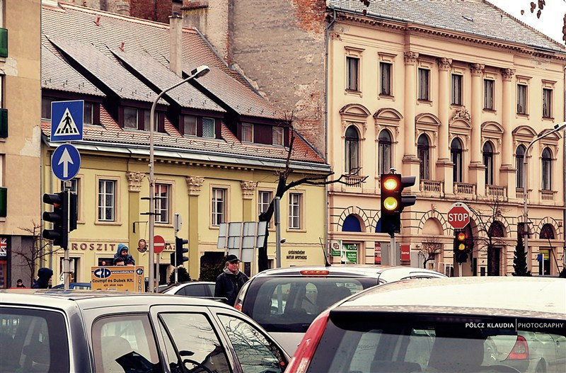 Sárga - Zajlik az élet - Sopron belváros