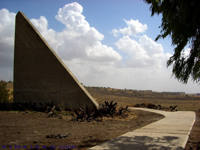 Golan Monument 2 by kimaira