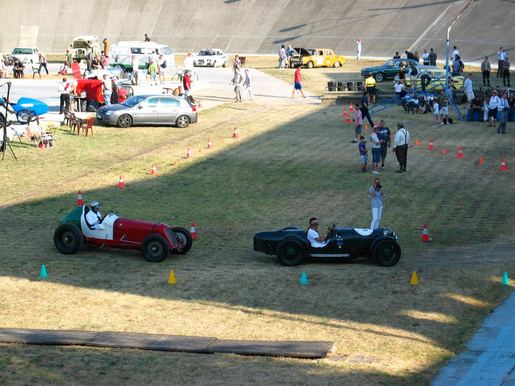 Maserati 8CM és Riley Brooklands