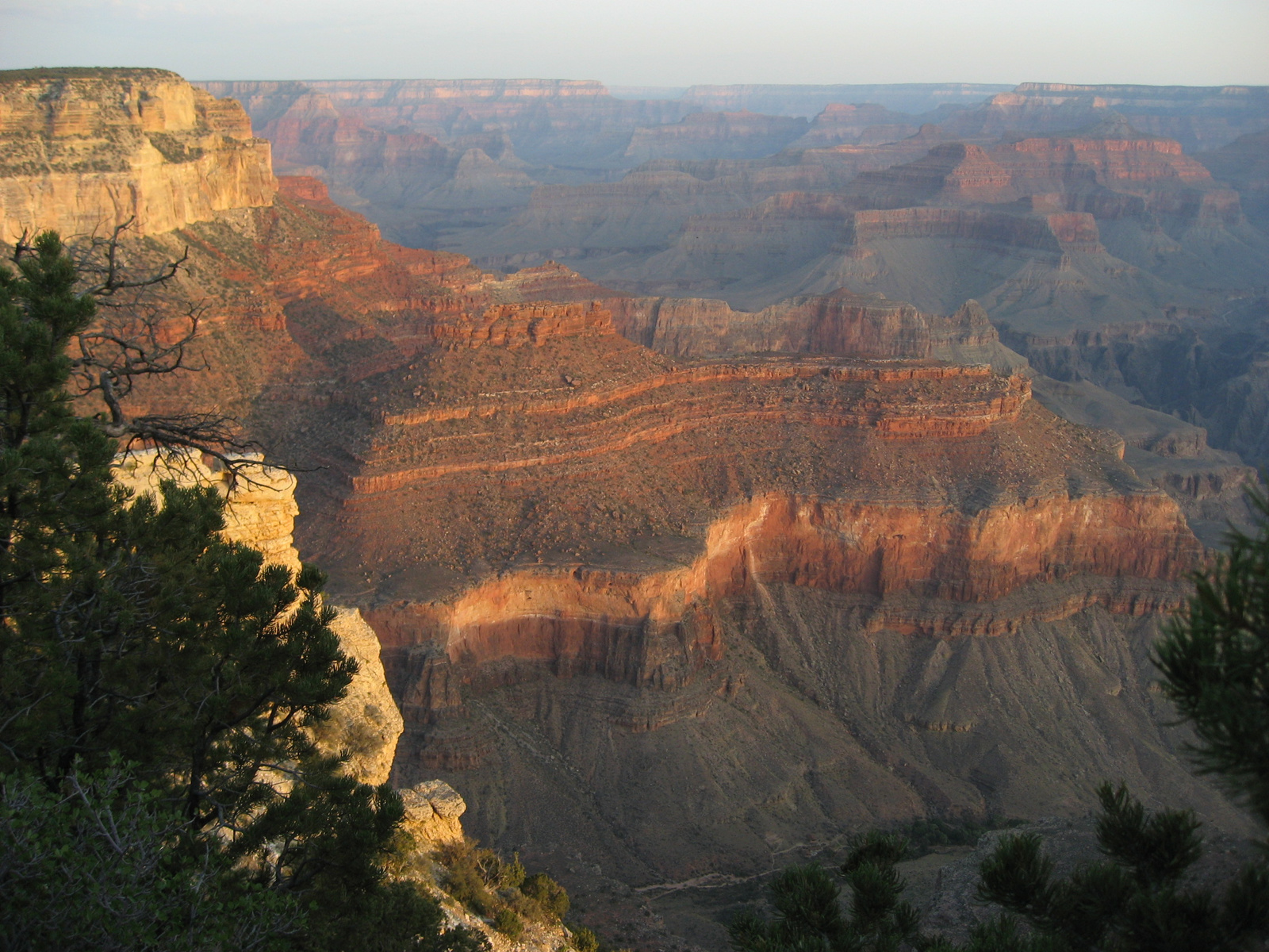 Hajnalodik a Grand Canyon-ban