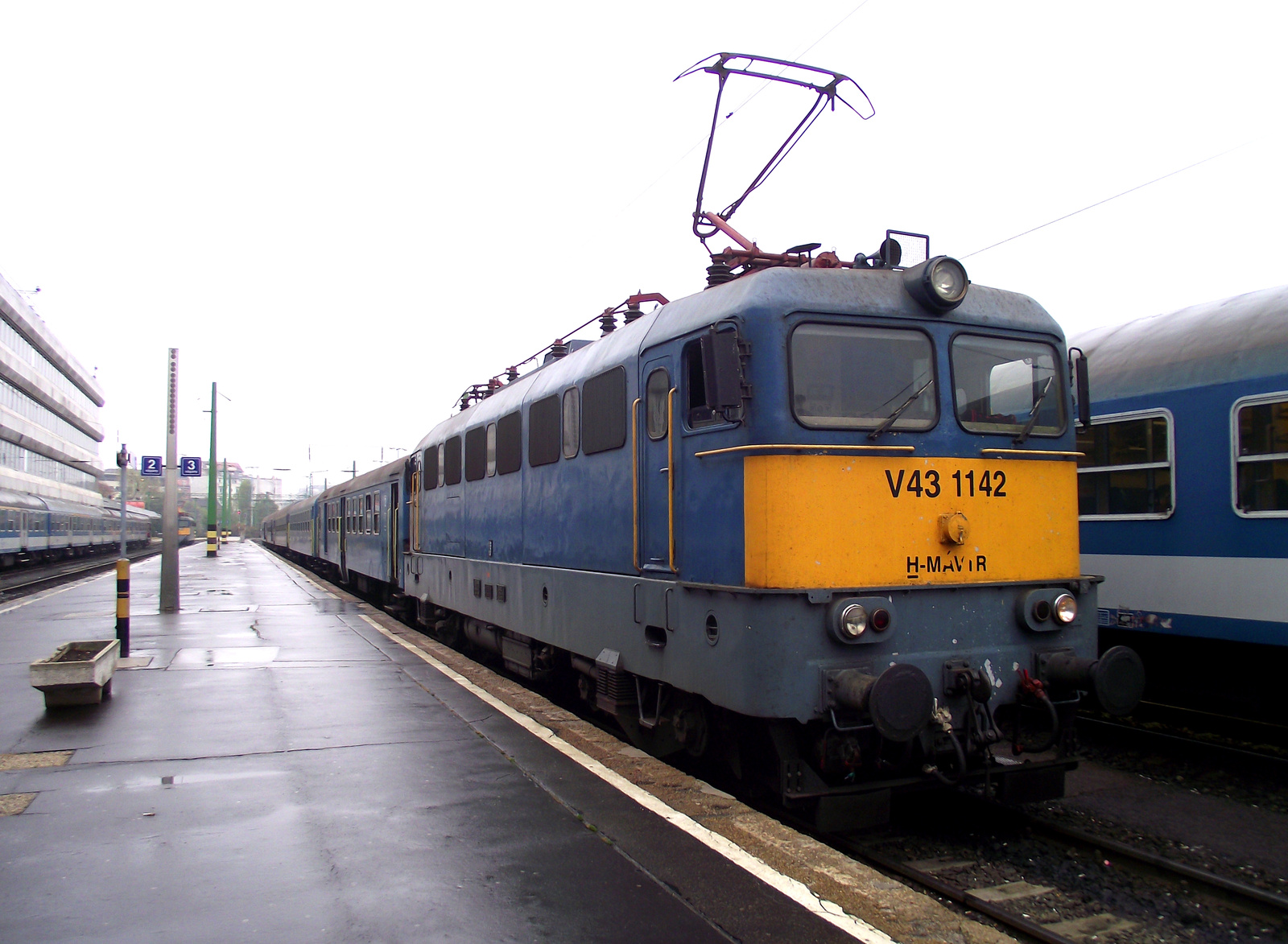 V43 1142