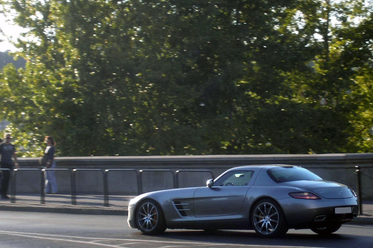 Mercedes-Benz SLS AMG