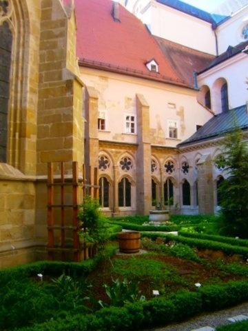Klosterneuburgi Apátság udvara