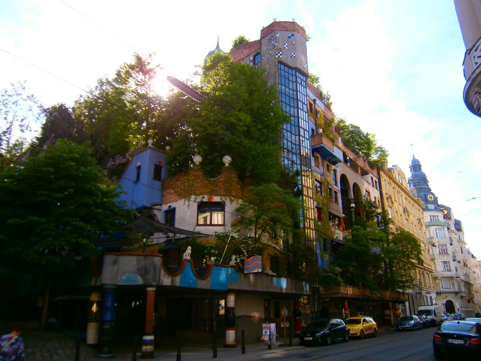 Hundertwasser- ház utcaképe