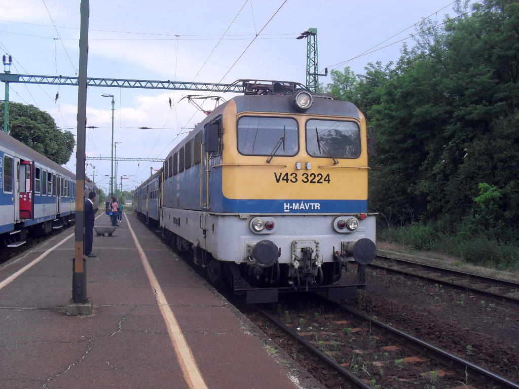 V43 3224