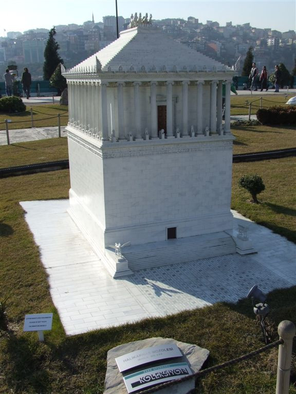 311 Miniatürk - Halikarnassosi mauzóleum