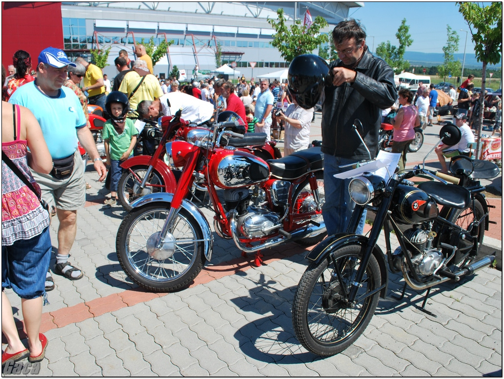 veteranmotortalalkozoveszpremelsogaca201200028