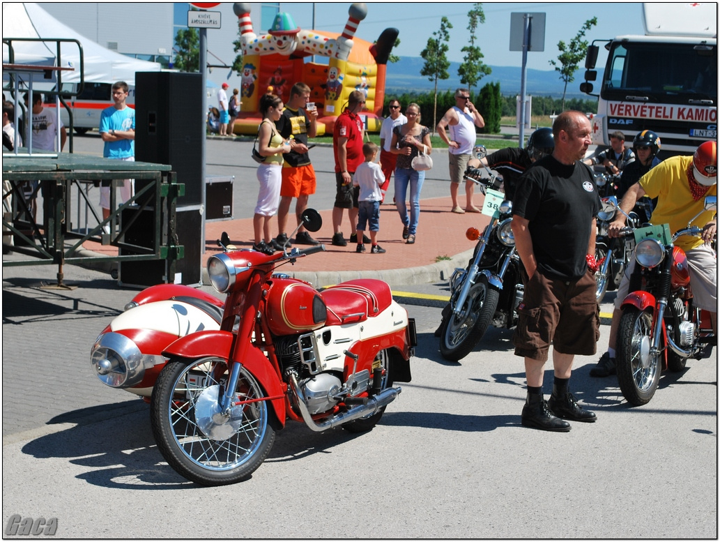 veteranmotortalalkozoveszpremelsogaca201200041