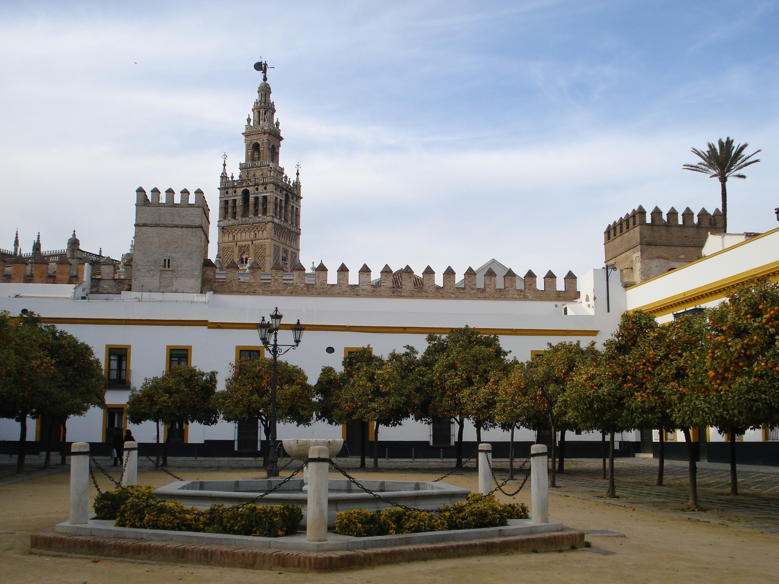 Sevilla - a királyi palota melletti tér